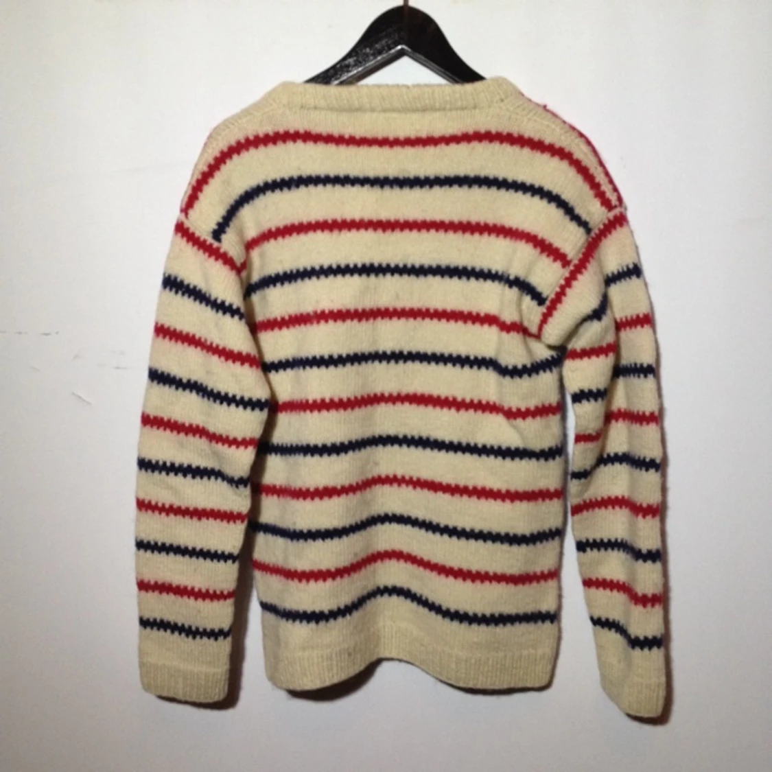 Superfin stickad tröja perfekt för vintertider - 1383391473