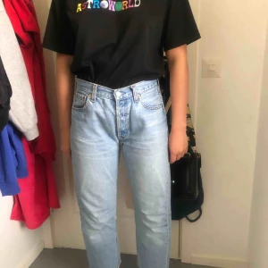  - Vintage 501 Levi’s jeans W.30 L.32 men liten i storleken, de är i fint skick. 300kr och frakt ingår i priset. Priset går att diskuteras! 
