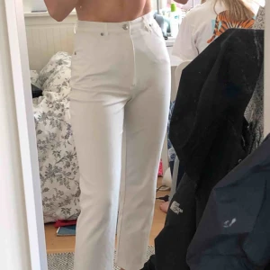  - Köpte vintage för typ 200-300kr, mer konstymbyxtyg än jeans. Flera är intresserade skriv vad ni tänker för pris, högst vinner 