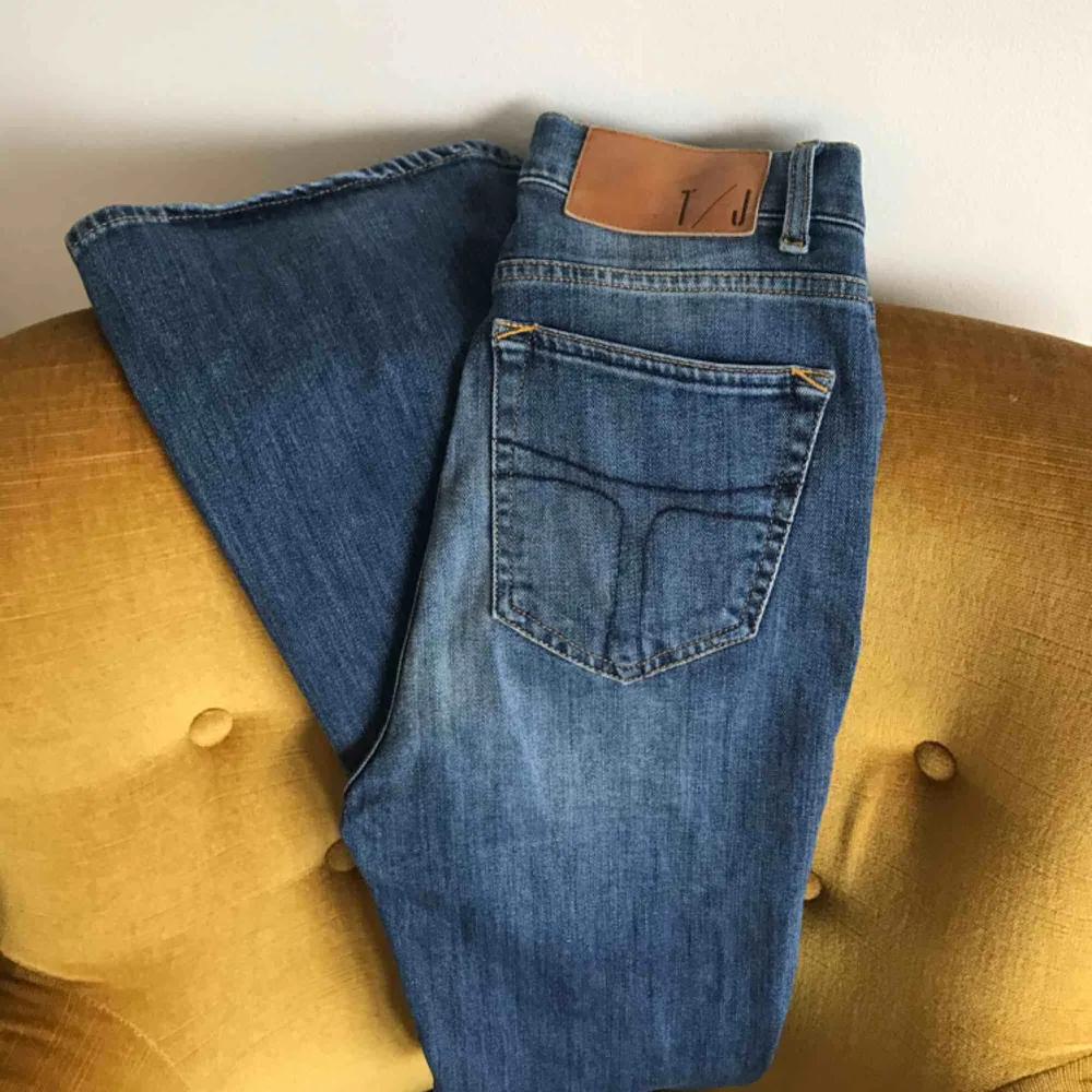 Tiger of Sweden jeans i modellen Caprice💙 Storlek 26/32. Sparsamt använda och i mycket fint skick. Frakt 54kr💌. Jeans & Byxor.