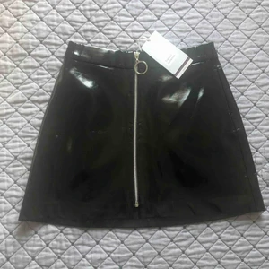  - Ny lackkjol från Zara