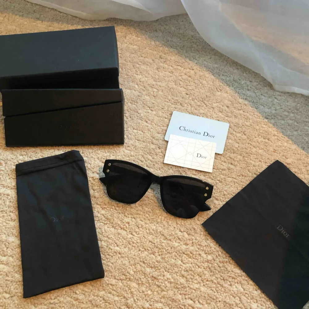 Very good condition dior sunglasses. Comes with box, dustbag etc. . Accessoarer.