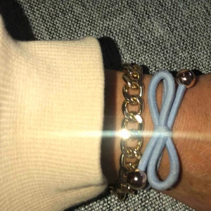 - Sjukt snyggt kedjearmband i guld. Köparen står för frakten💛