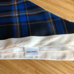  - Helt ny sjal från Carin Wester. Använd en gång. Köpt för 200kr!  Står för frakt. 