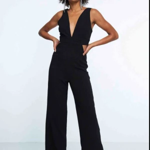  - Jumpsuit i strl M, endast använd 1gång. 150kr inklusive frakt