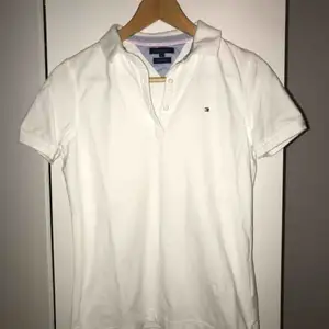 Tre fina Tommy Hilfiger pikéer, 150kr/styck. Knappt använda så i väldigt fint skick. 