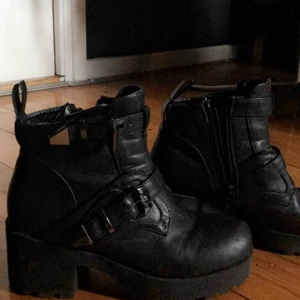  - Snygga kängor som är använda några gånger. Nypris 599 säljer för 80 kronor! Köpare står för frakten :)