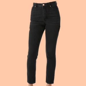  - Snygga högmidjade jeans från monki i modellen kimono. Frakt ingår ej i priset. Mycket bra skick!