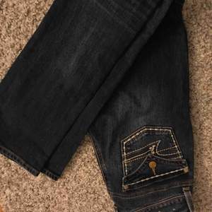 Ett par American eagle kick bootcut jeans i strl 00- Xs, nypris 1000kr, mitt pris - 200kr💖💖
