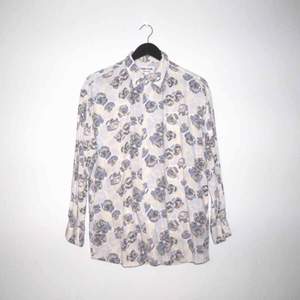 Super härlig oversize bomullsskjorta ur mormors garderob från 90-talet. Bra skick.