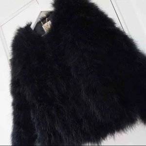  - Pälsjacka från Pello Bello, använd ett fåtal gånger.  Strutspäls.  Möts i Stockholm!!! 