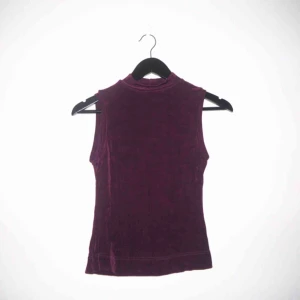  - Polo, metallic, lila, stretch.