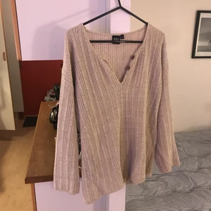  - Beige stickad tröja 