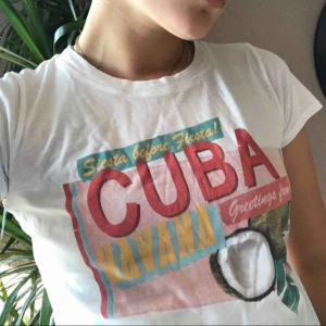  - Fin gintricot tröja! Väldigt retro :) XS men passar s. Frakt ingår i priset :)