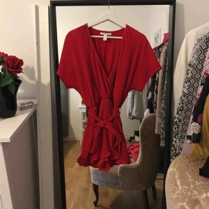  - Superfin jumpsuit från Nelly. 