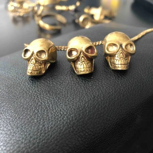  - Halsband i mässing