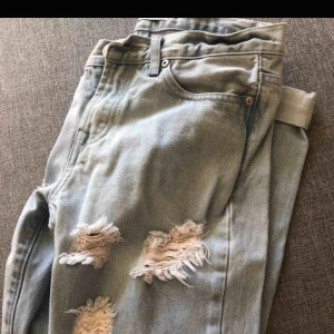  - Boyfriendjeans som aldrig blev till nytta då dom är för små