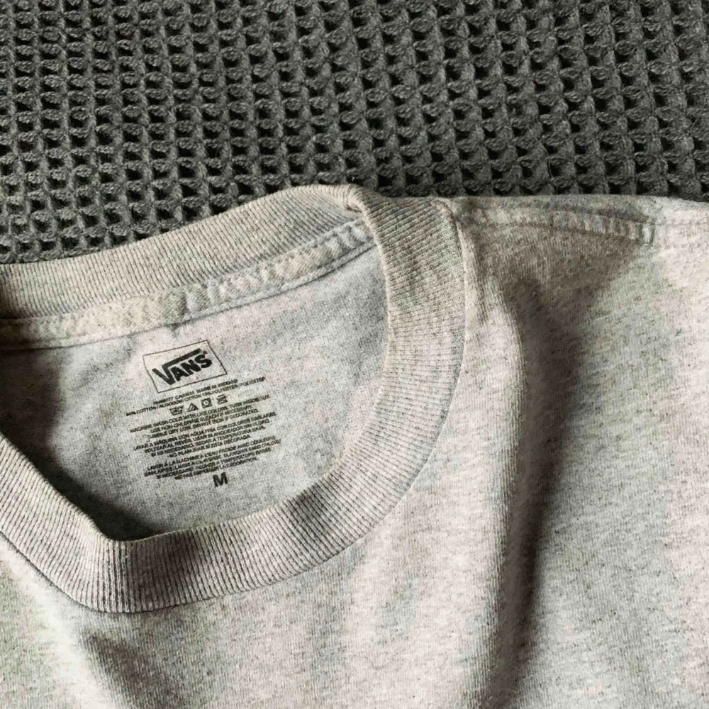 Avklippt Vans Tshirt, grå S/M.. T-shirts.
