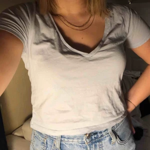  - Jättefin ljusblå magtröja från brandy Melville, som ny. Kan mötas upp i Stockholm eller frakta, frakten ingår inte priset.