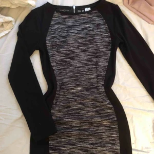  - Fin klänning, knappt använd. Kund står för frakt(: