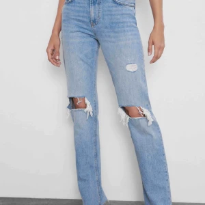  - Säljer mina populära zara jeans som är helt slutsålda!! Endast testade så i jättefint skick💕💕kom med bud