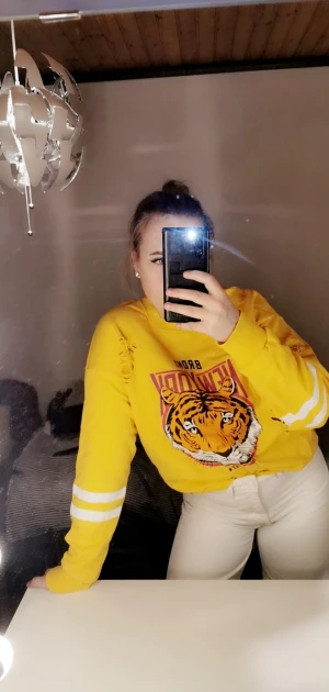 Gina tröja - Populär tröja från gina som sålde slut snabbt. Finns inte längre att få tag på. Inklusive frakt