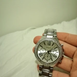 Klocka - Batteri ingår. Funkar som den ska. Bjuder på frskt 60kr