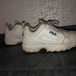  - helt ok skick! Storlek 39 och normala i storleken. Vid snabb  affär fås de billigare! Tvättas självklart innan.