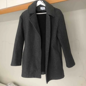  - Snygg kappa från Zara. Köpt förra året, så i mycket bra skick