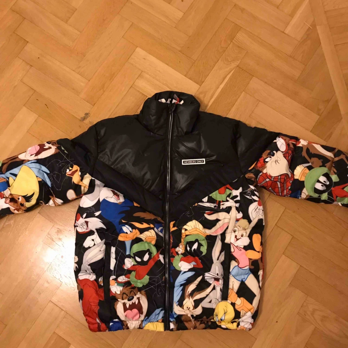 PUFFERJACKA MED PRINT