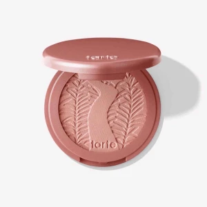  - Skimrande blush från märket Tart. Säljer då jag fått i present och det inte kommit till användning helt enkelt. Helt oanvänd! Nypris är 360 kr (!), säljer mitt för endast 50 kr. 💕 Färgen heter ”Ohana”. 