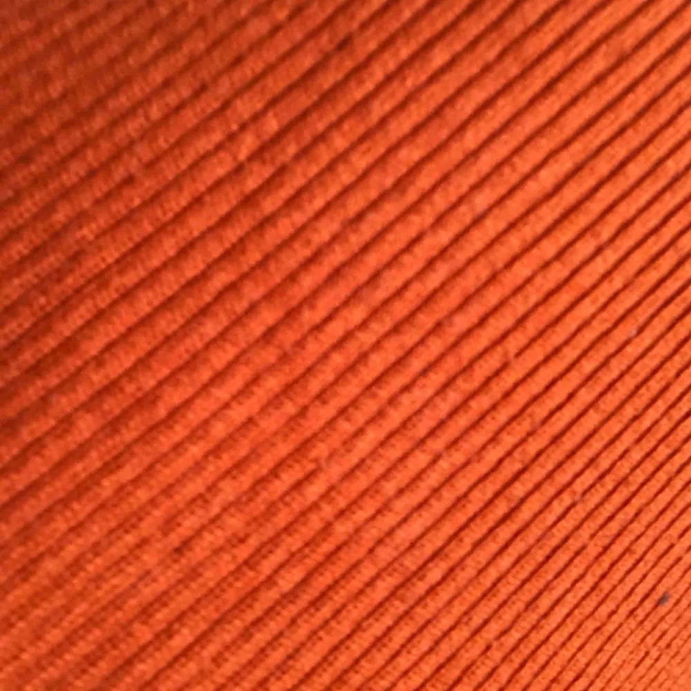Härligt orange ribbad tröja från Nelly! Den är lite nopprig, se bild 3, därav det lägre priset. Kolla gärna mina andra annonser, bjuder alltid på paketpris! 🥰. Hoodies.