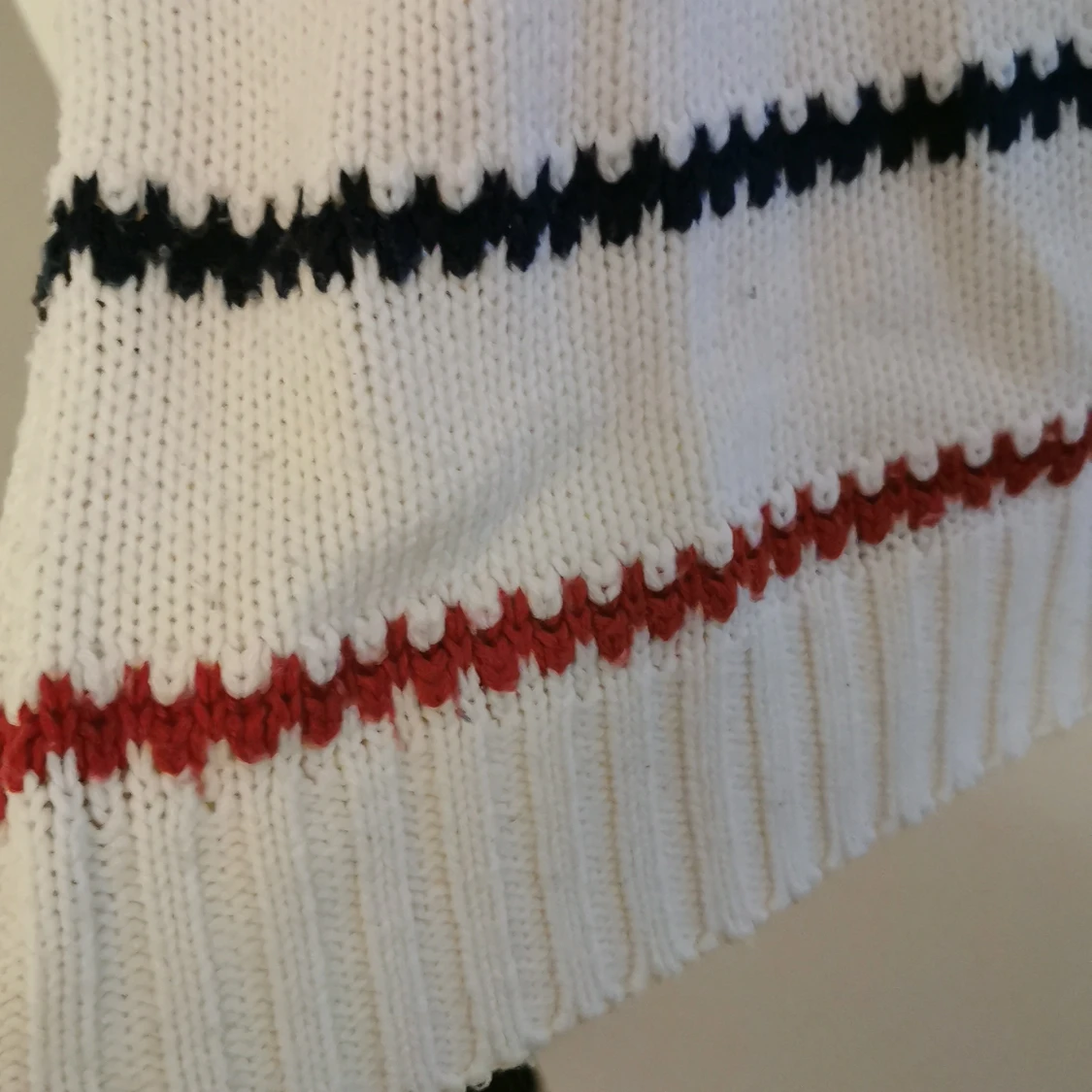 Stickad figursydd "pippitröja" - 91