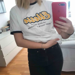  - T-shirt i unisex modell från Ellesse
