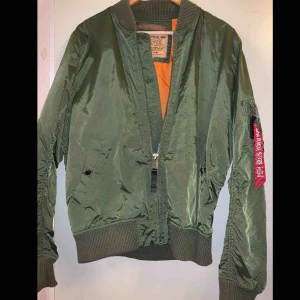  - Alpha industries jacka som endast använt 3 gånger 