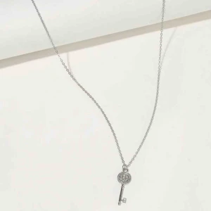  - En helt ny halsband✨✨ frakten ingår i priset ✨