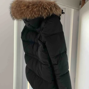  - Säljer nu min boomerang i storlek M,  Pälsen medföljer!!  Varsamt använd.