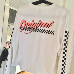  - Supertrendig tröja från H&Ms killavdelning, snyggt med schackmönster och allt 🌸 Finns i Kalmar men kan fraktas, skriv för med detaljer, bilder och fraktpris 🌸