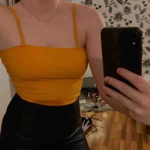  - Snygg orange stringbody från Bikbok! Knappt använd. Köpare står för frakt 💖