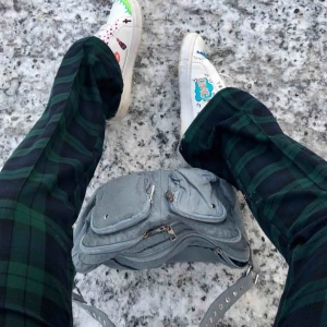  - Nunoo väska i jättefint skick. Unik färg. Inköpt för 1 499kr frångå gammal kollektion