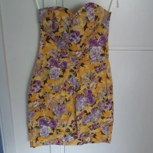 Klänning kort oanvänd  - XS - S