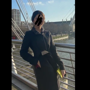 Kappa från H&M - Kan bytas, frakt ingår,  Perfekt skick Jag är 168cm och den kommer lite över knäna Fler bilder om det önskas 