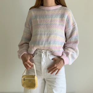 Oversized stickad tröja pastell - Jättefin stickad tröja från humana med pastellfärgade ränder. Inte alls stickig.✨💗
