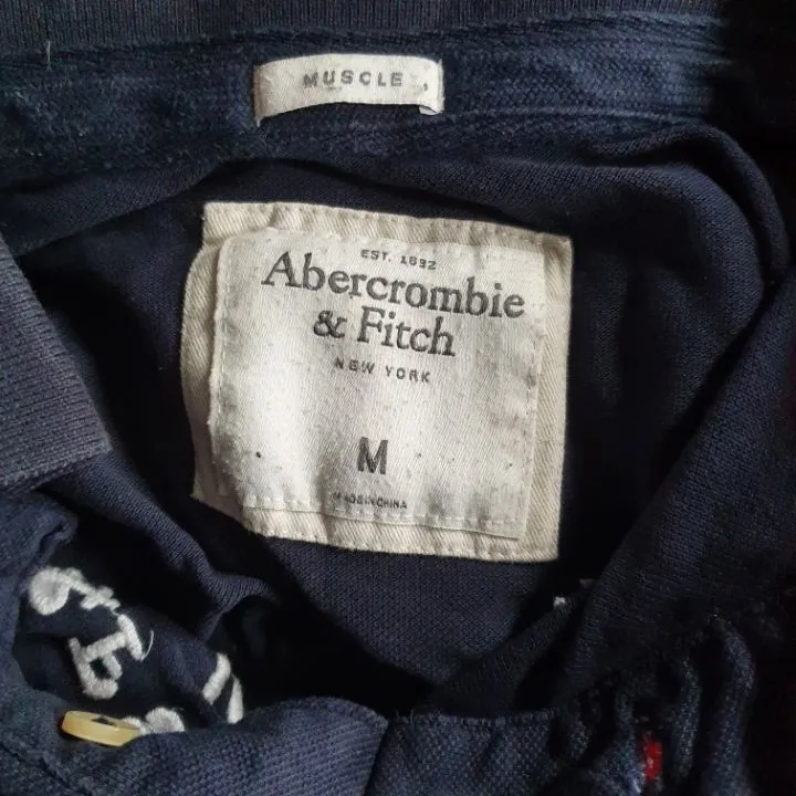Pike tröja, strl M, märke Abercrombie & Fitch, sällan använd. T-shirts.