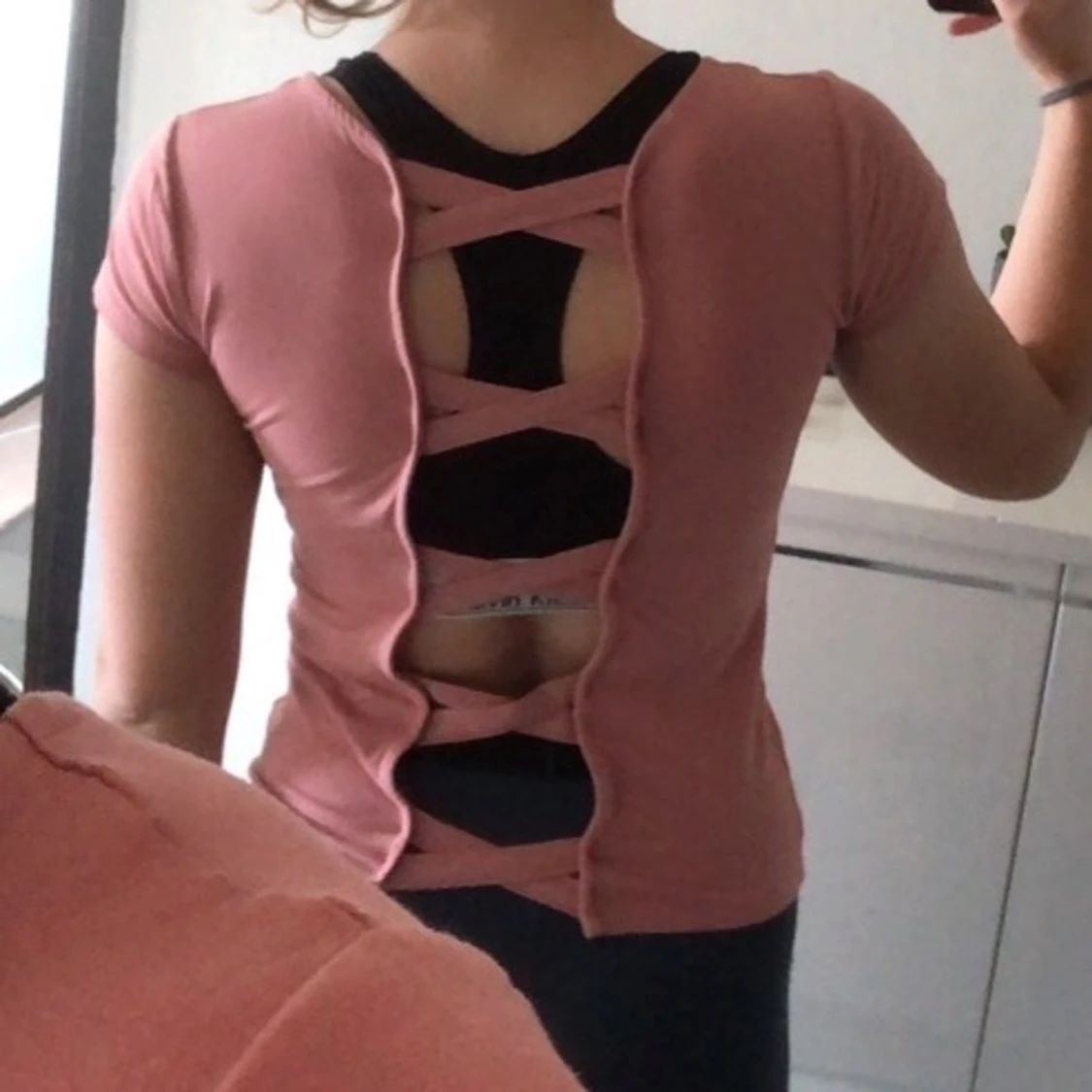 T-Shirt med ”öppen” rygg - 90