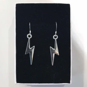 Äkta silver örhängen med blixt - Har flera par, frakt 11kr