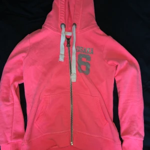 Superdry hoodie - Rosa tjocktröja från superdry. Storlek S, 130kr 