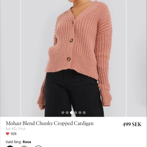 Stickad cardigan - Stickad cardigan från nakd aldrig använd, prislappen är kvar. Säljer för 300kr kan diskutera priset lite. 