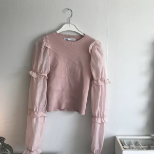  tröja  - Vacker tröja köpt från Zara i år! Använd 1 gång men är som ny 