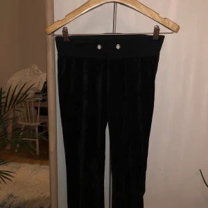 Mjukis byxor  - Material - velour 